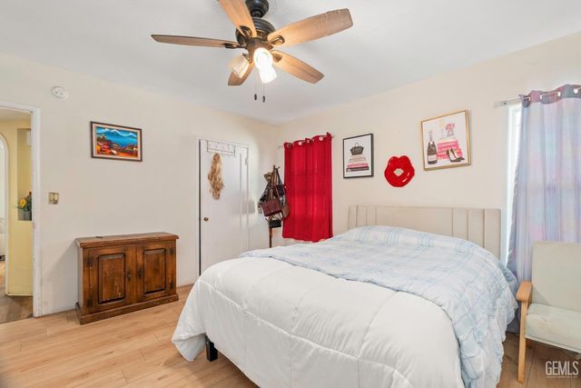 216 Bedford Way, Bakersfield, CA 93308