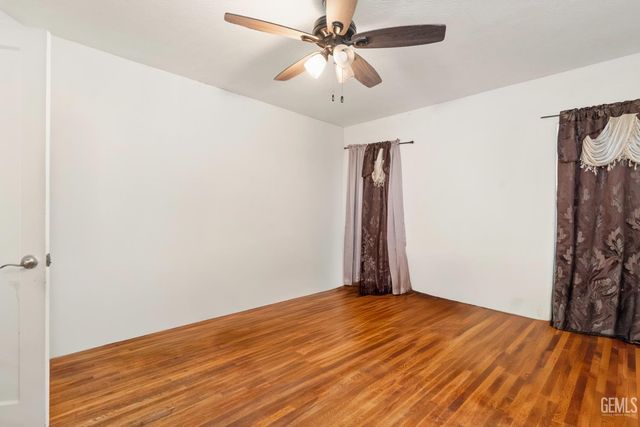 216 Bedford Way, Bakersfield, CA 93308