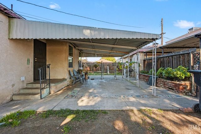 216 Bedford Way, Bakersfield, CA 93308