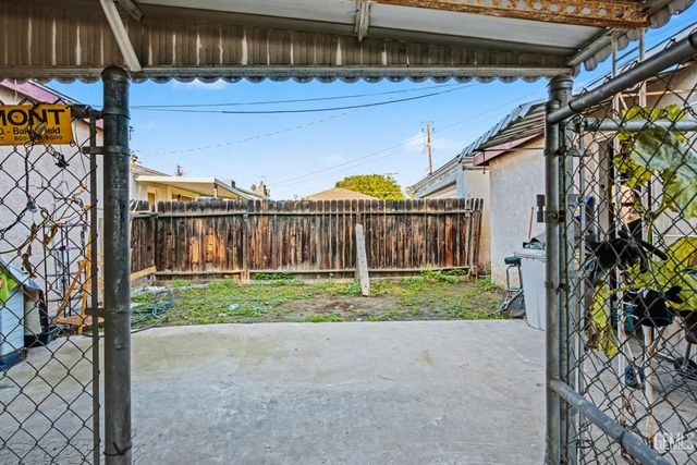 216 Bedford Way, Bakersfield, CA 93308