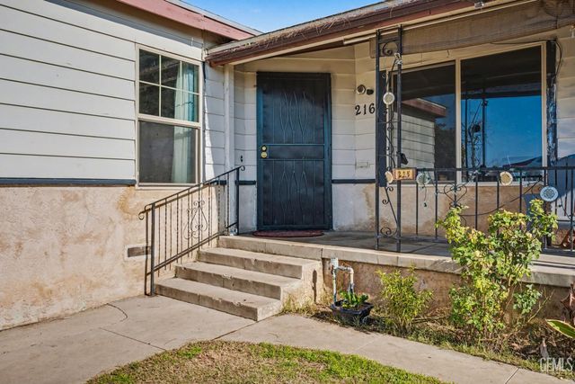 216 Bedford Way, Bakersfield, CA 93308