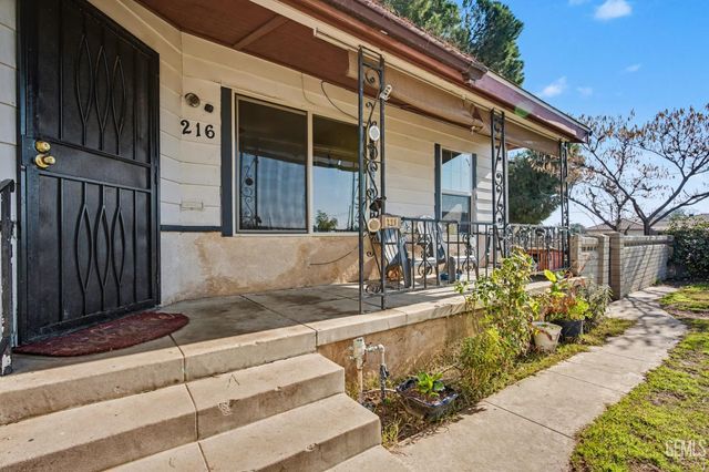 216 Bedford Way, Bakersfield, CA 93308