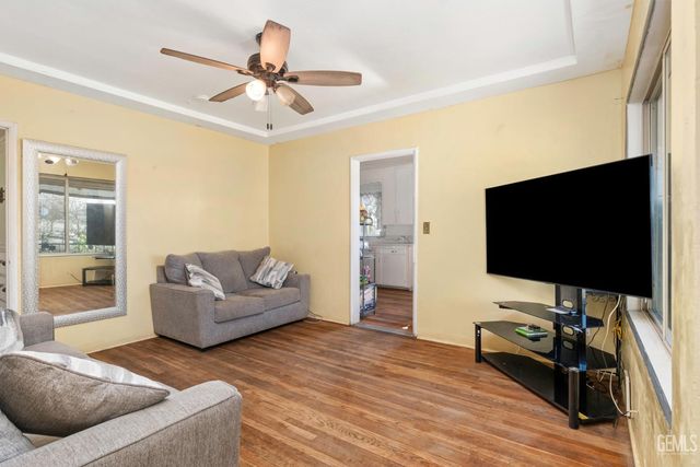 216 Bedford Way, Bakersfield, CA 93308