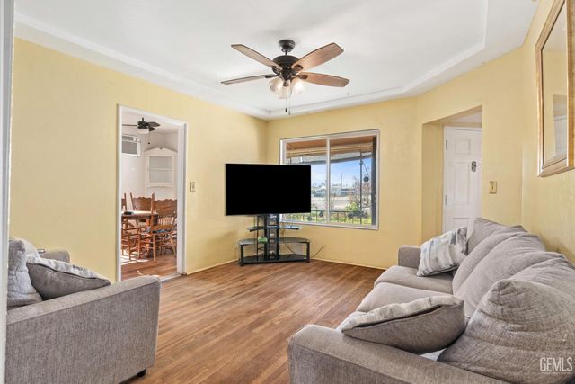 216 Bedford Way, Bakersfield, CA 93308