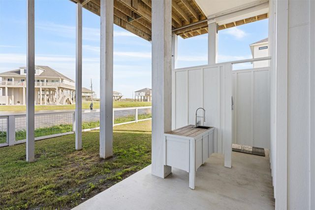 3709 Biscayne Beach Road, Port Bolivar, TX 77650