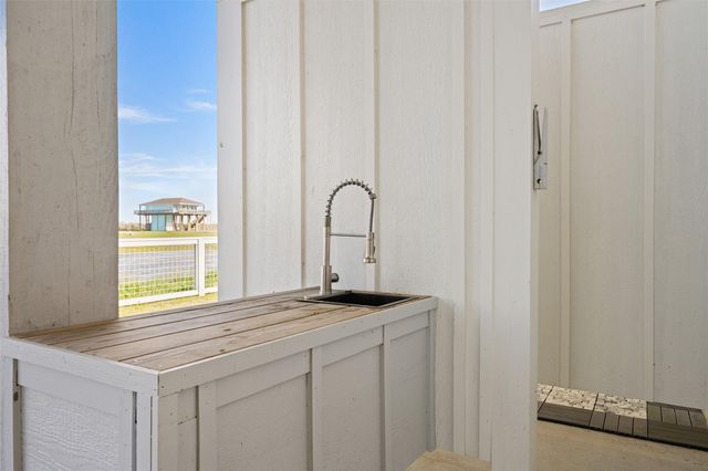 3709 Biscayne Beach Road, Port Bolivar, TX 77650