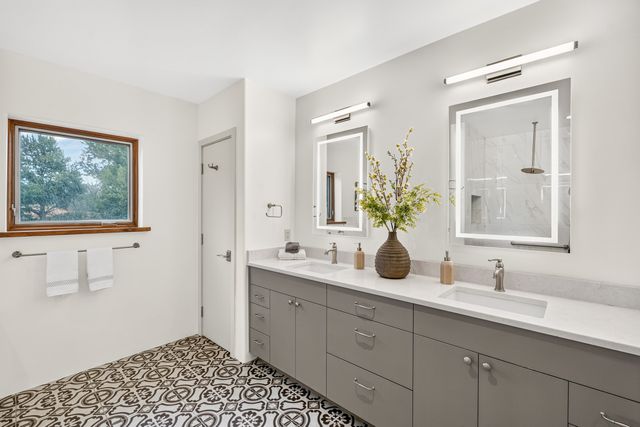76 Calle Josephina, Santa Fe, NM 87506