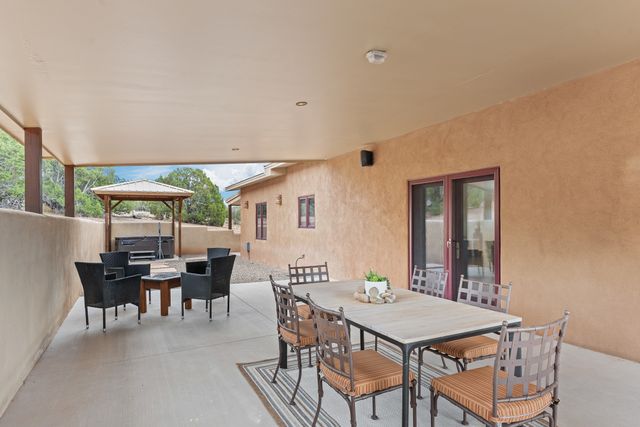 76 Calle Josephina, Santa Fe, NM 87506