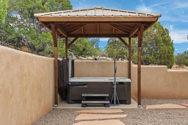 76 Calle Josephina, Santa Fe, NM 87506