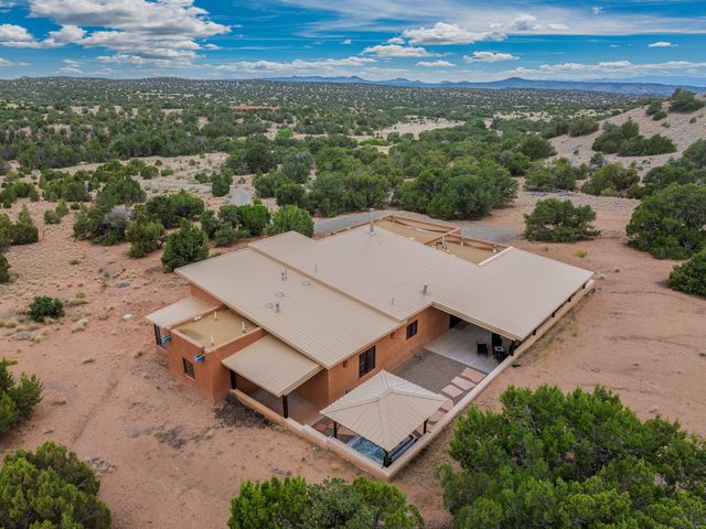 76 Calle Josephina, Santa Fe, NM 87506