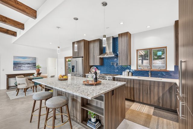 76 Calle Josephina, Santa Fe, NM 87506