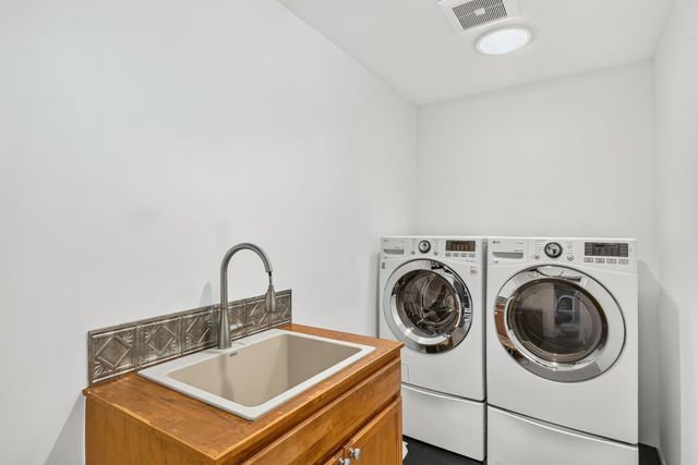 76 Calle Josephina, Santa Fe, NM 87506
