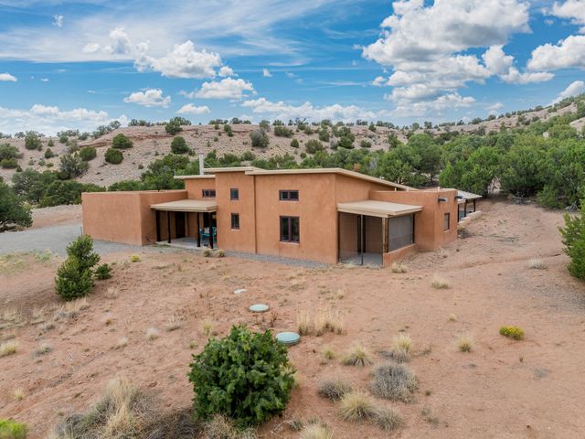 76 Calle Josephina, Santa Fe, NM 87506