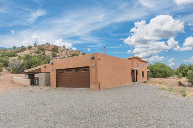 76 Calle Josephina, Santa Fe, NM 87506