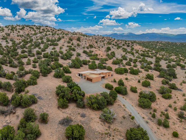76 Calle Josephina, Santa Fe, NM 87506