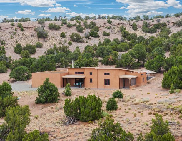 76 Calle Josephina, Santa Fe, NM 87506