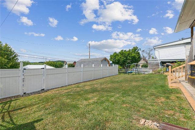 1514 Poplar St, South Greensburg Boro, PA 15601
