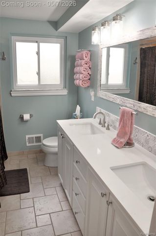 5443 English Drive, Troy, MI 48085