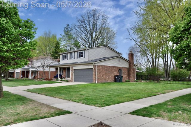 5443 English Drive, Troy, MI 48085