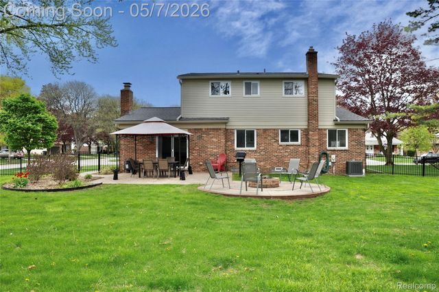 5443 English Drive, Troy, MI 48085