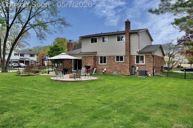 5443 English Drive, Troy, MI 48085