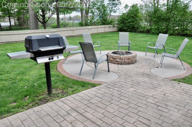 5443 English Drive, Troy, MI 48085