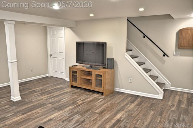 5443 English Drive, Troy, MI 48085