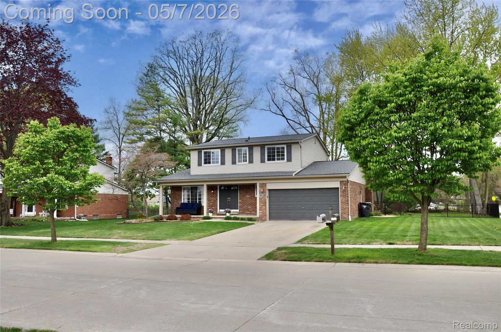 5443 English Drive, Troy, MI 48085