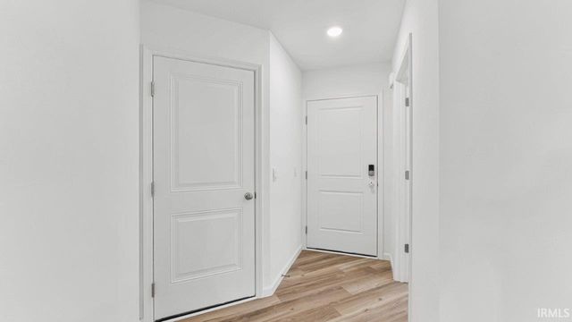 1067 Butler Lake Court, Fort Wayne, IN 46818