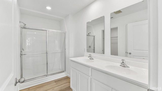 1067 Butler Lake Court, Fort Wayne, IN 46818