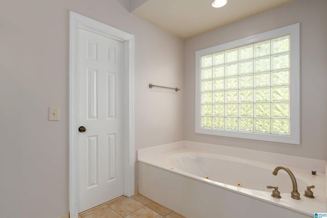 7520 SURREY LANE, Trussville, AL 35173