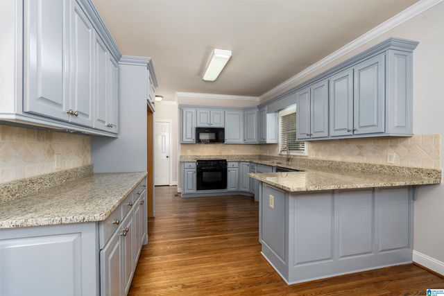 7520 SURREY LANE, Trussville, AL 35173