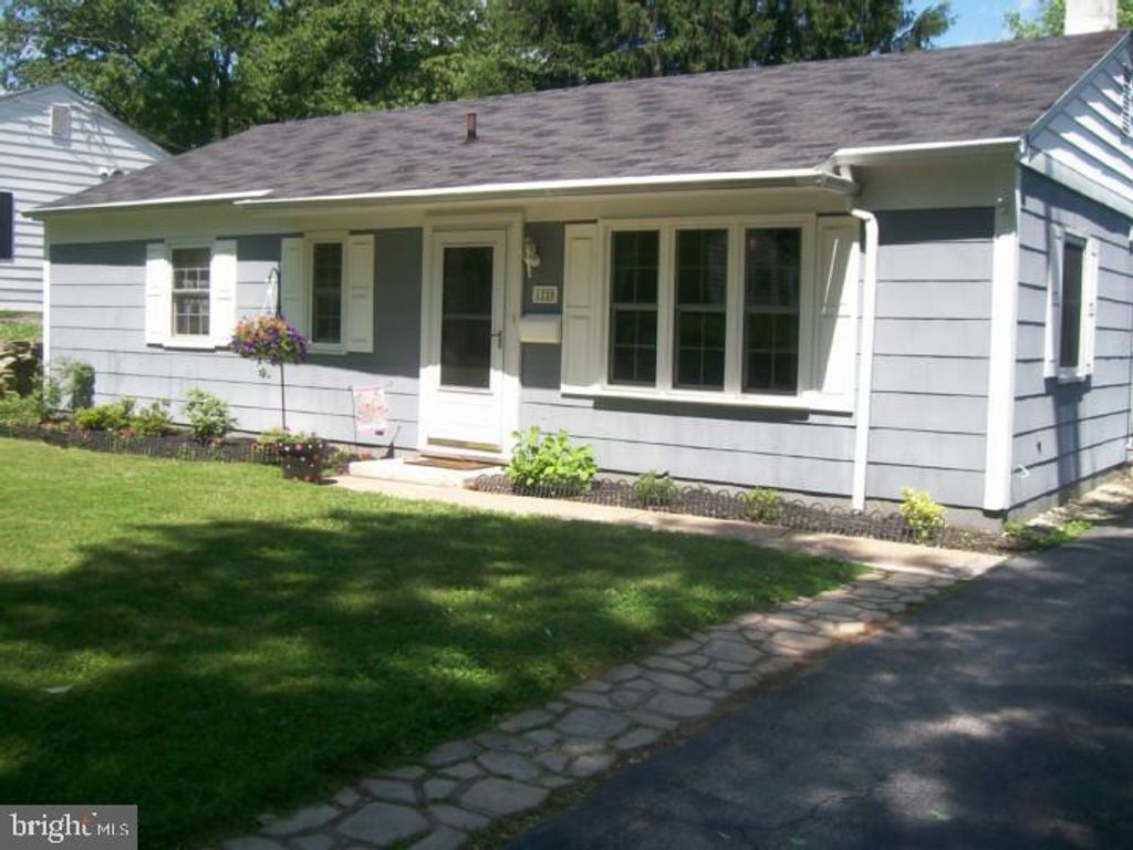 1220 TYLER AVE, Phoenixville, PA 19460