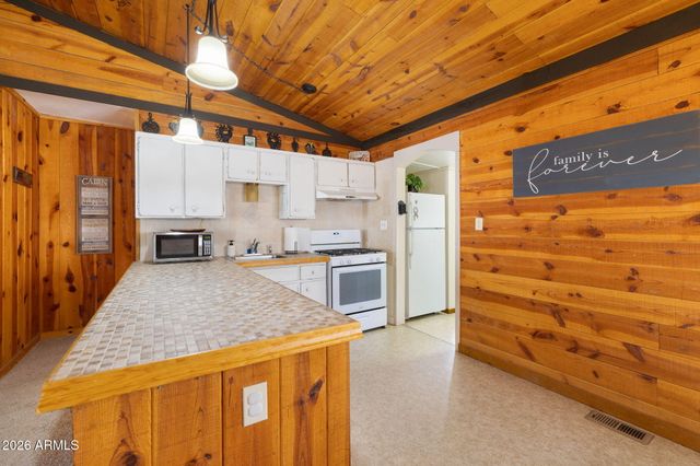 735 E CEDAR WOOD Drive, Munds Park, AZ 86017