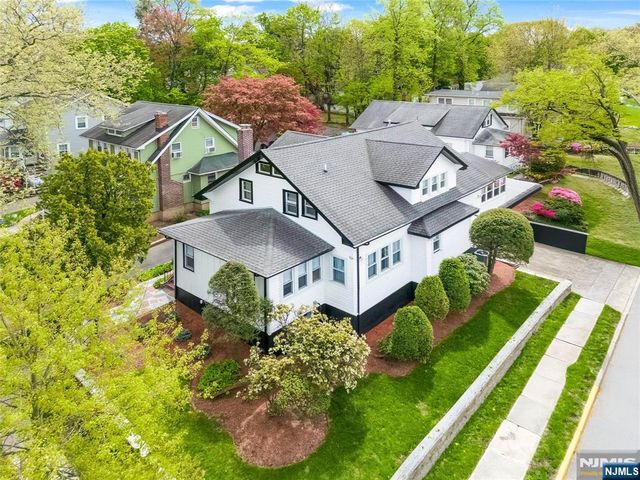 164 Selvage Avenue, Teaneck, NJ 07666