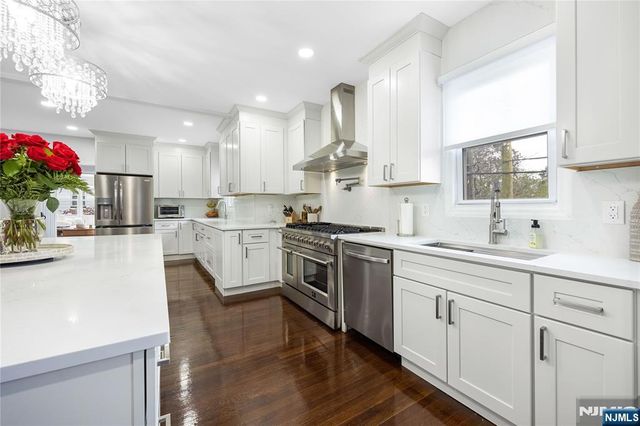 164 Selvage Avenue, Teaneck, NJ 07666