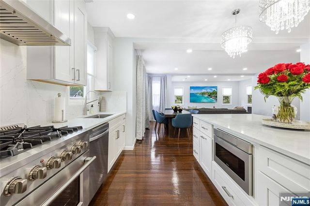 164 Selvage Avenue, Teaneck, NJ 07666