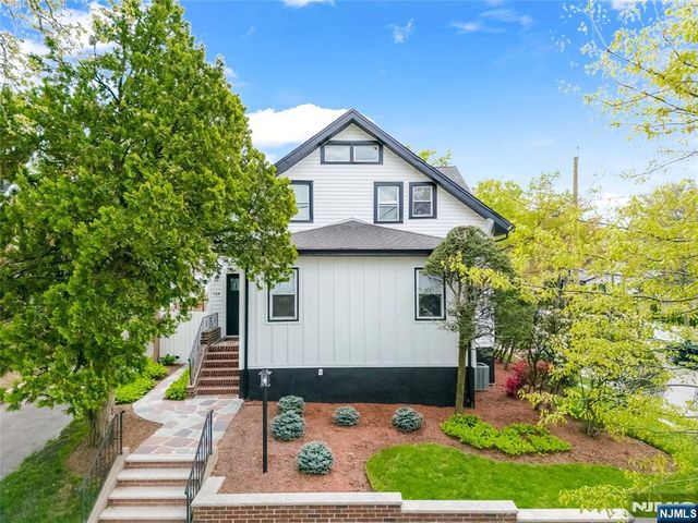 164 Selvage Avenue, Teaneck, NJ 07666