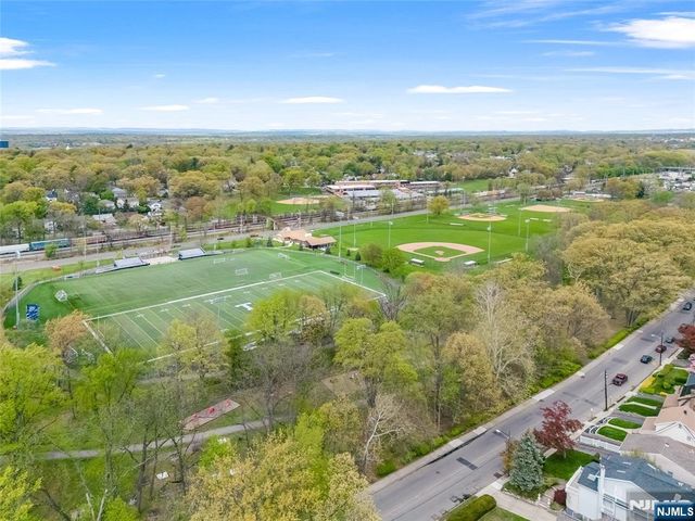 164 Selvage Avenue, Teaneck, NJ 07666