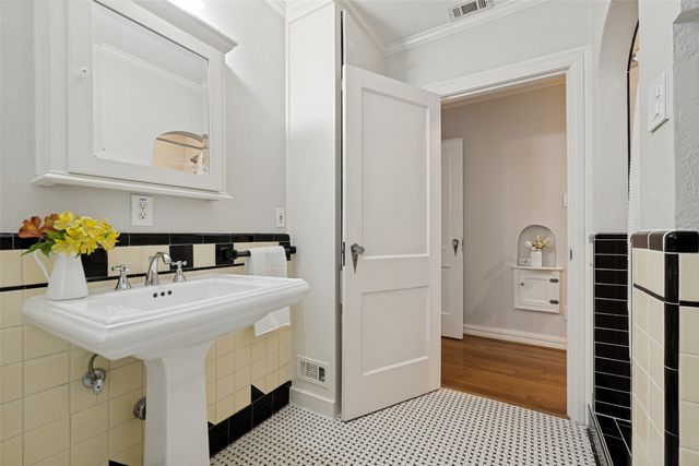 6418 Westlake Avenue, Dallas, TX 75214