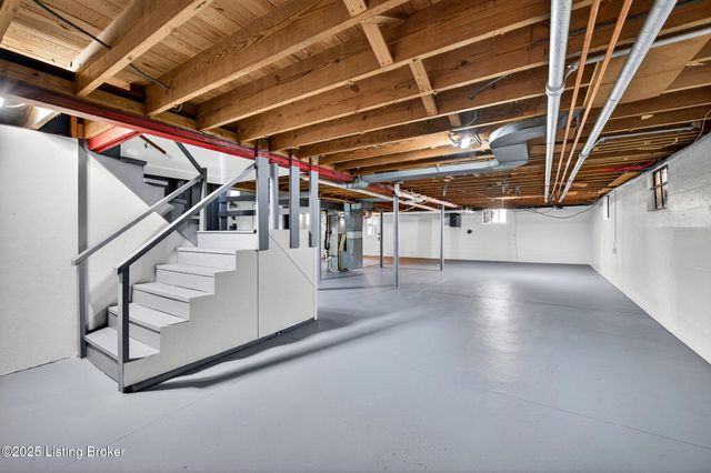 2325 Broadmeade Rd 2, Seneca Gardens, KY 40205