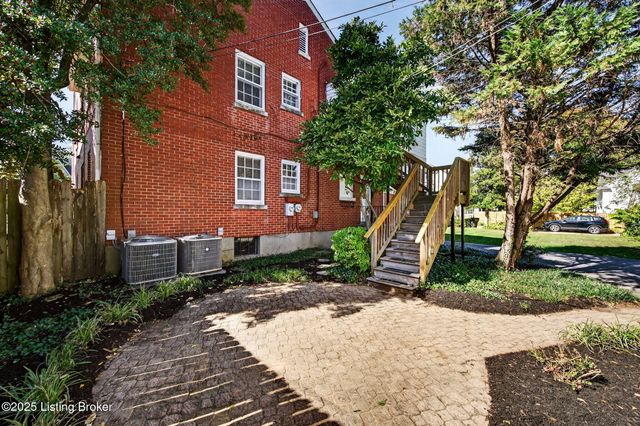 2325 Broadmeade Rd 2, Seneca Gardens, KY 40205