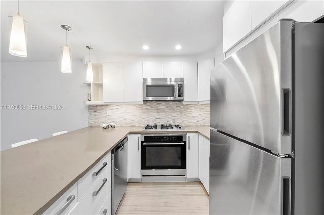 405 N Hibiscus Dr 202, Miami Beach, FL 33139