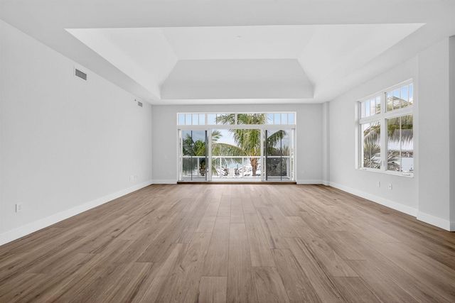 176 Lake Drive 1-302, Palm Beach Shores, FL 33404