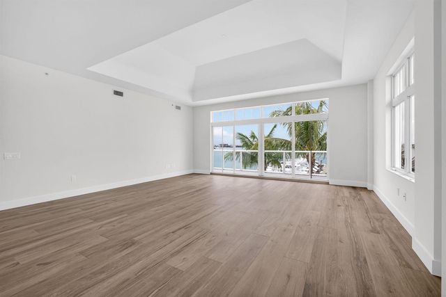 176 Lake Drive 1-302, Palm Beach Shores, FL 33404