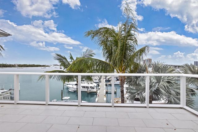 176 Lake Drive 1-302, Palm Beach Shores, FL 33404