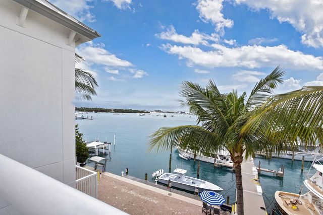 176 Lake Drive 1-302, Palm Beach Shores, FL 33404