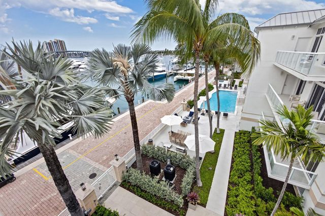 176 Lake Drive 1-302, Palm Beach Shores, FL 33404