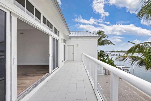 176 Lake Drive 1-302, Palm Beach Shores, FL 33404