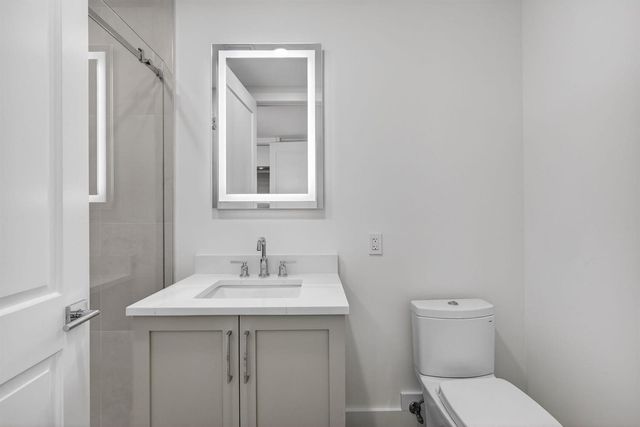 176 Lake Drive 1-302, Palm Beach Shores, FL 33404